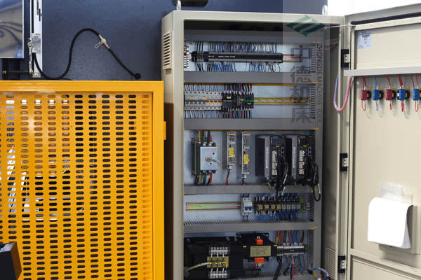 ZDPE10025-ESTUN原廠適配電氣箱總成，抗干擾能力強，電氣運行穩(wěn)定.jpg